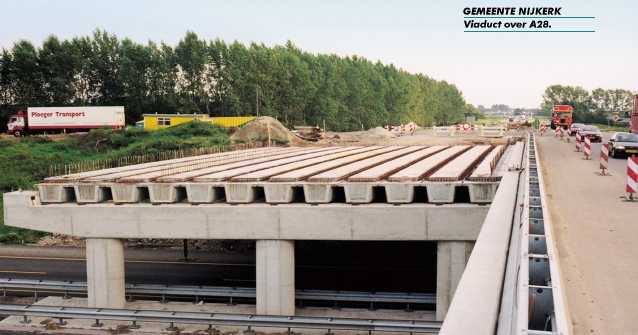 Porno: Bezovta yigit qizni bezovta qiladi